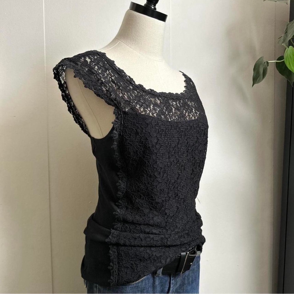 Express Women Black Lace Scalloped Neckline Jersey Knit Top Capped Sleeves M